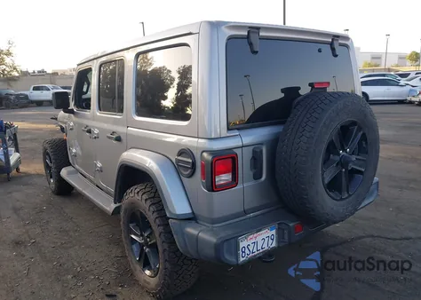 2021 Jeep Wrangler Unlimited Sahara Altitude 4X4 z USA, uszkodzony, nr VIN 1C4HJXEG9MW522241